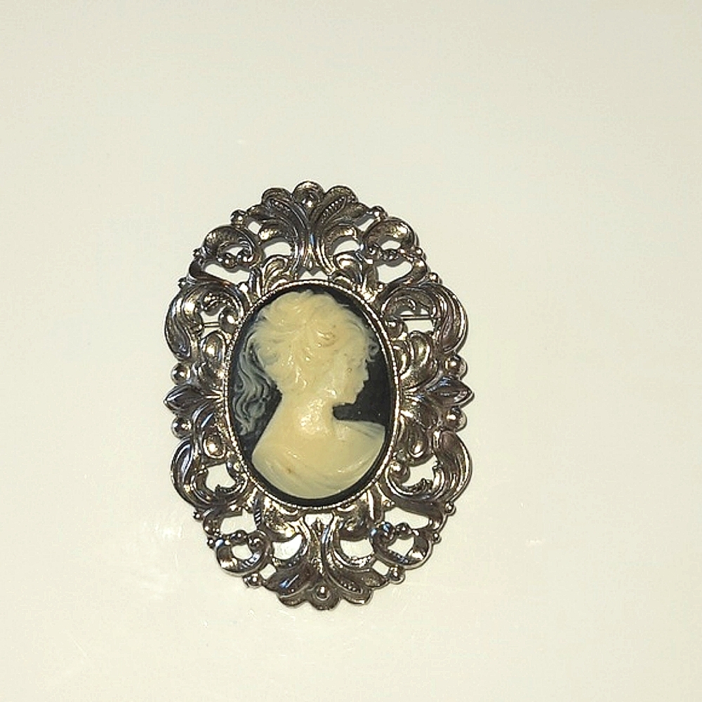 Brooches  antique back time camey**